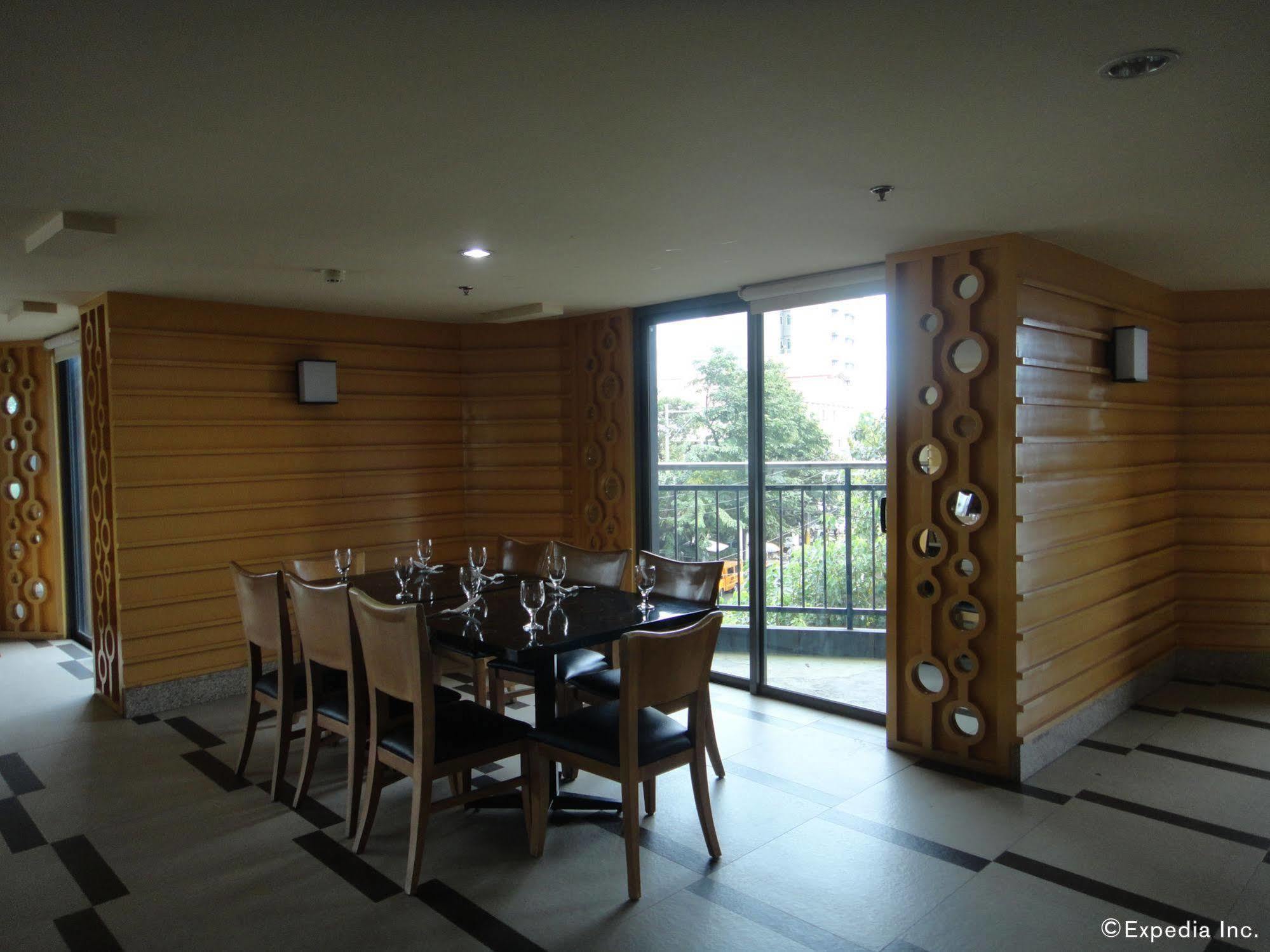 City Suites Ramos Tower Cebu Stadt Exterior foto
