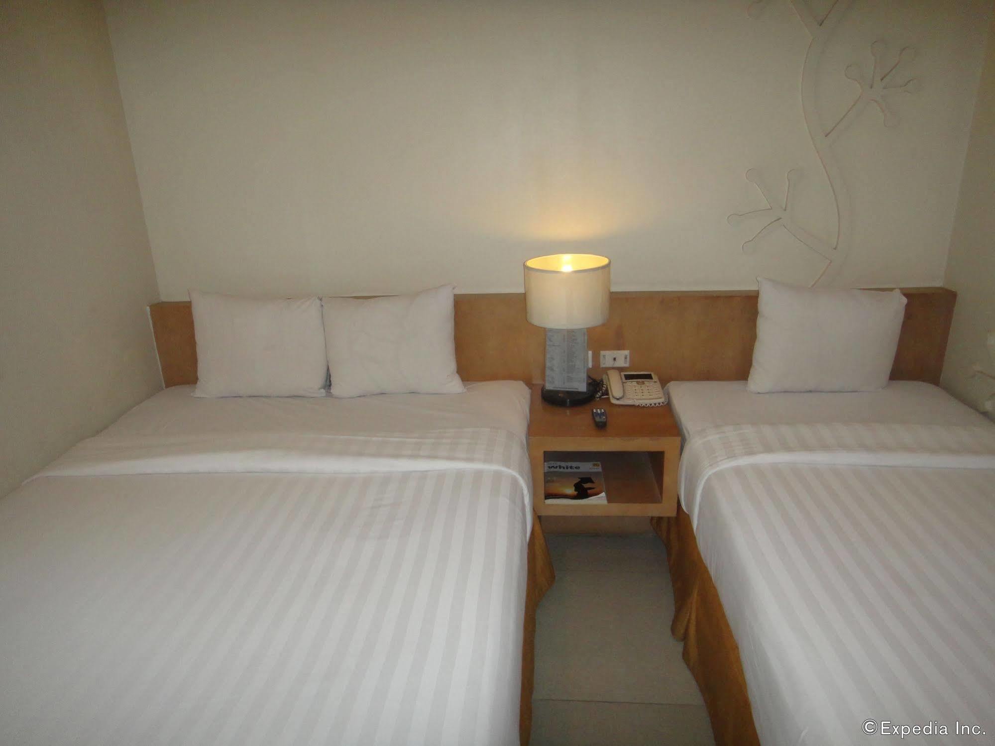 City Suites Ramos Tower Cebu Stadt Exterior foto